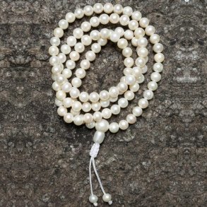 PEARL MALA Produceret af tibetanske kunsthndvrkere og munke i det tibanske settlement i Nordindien