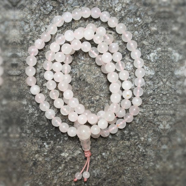 ROSE QUARTZ MALA Produceret af tibetanske kunsthndvrkere i det tibanske settlement, Indien