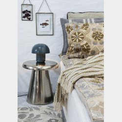 Sk�n madras med broderi / dekoration